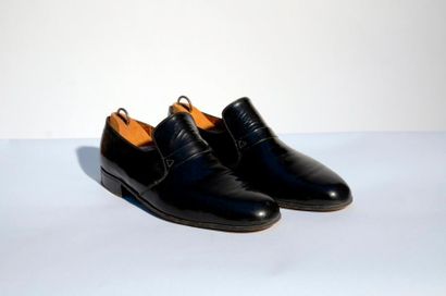 WESTON: Paire de souliers en cuir vernis...