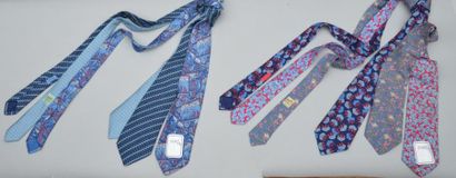 null HERMES: LOT de 3 cravates en soie dans les tons bleus