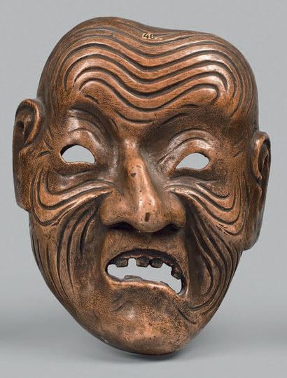 JAPON - Début Epoque EDO (1603 - 1868) Masque de Nô en bois laqué brun beige représentant...