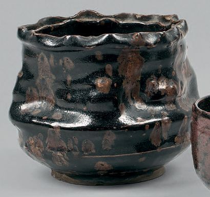 JAPON - Epoque EDO (1603 - 1868), XIXe siècle Pot à cendres (taketori hi-ire) en...