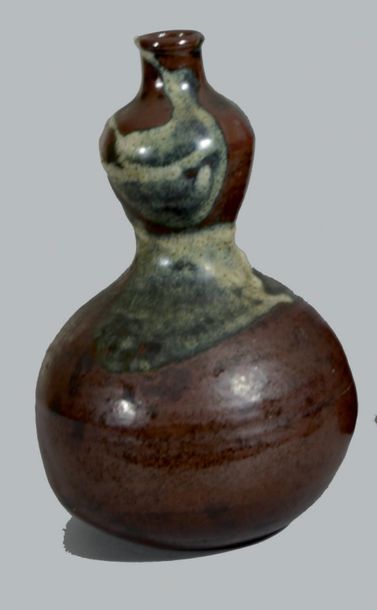 JAPON, Fours de Satsuma - Début Epoque EDO (1603 - 1868) Vase de forme double gourde...