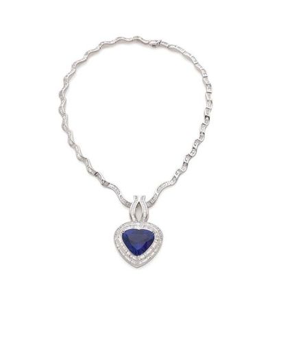 null HARRY WINSTON

Superbe COLLIER transformable en or gris (750‰), à maillons articulés...