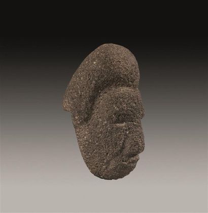 null HACHE ANTHROPOMORPHE
Pierre volcanique grise.
Culture Veracruz, Mexique 450...