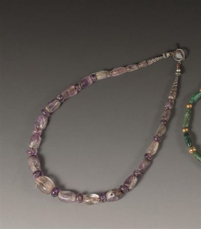 null COLLIER de perles en améthyste 
Culture Mochica, 200 - 800 apr. J.-C. 
Longueur...