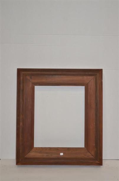 null CADRE en bois exotique mouluré et ciré.
XXème siècle
48,6 x 40 x 14 cm
