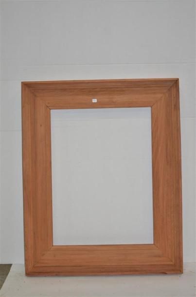 null CADRE en bois exotique clair mouluré.
XXème siècle
67,5 x 50 x 13 cm
