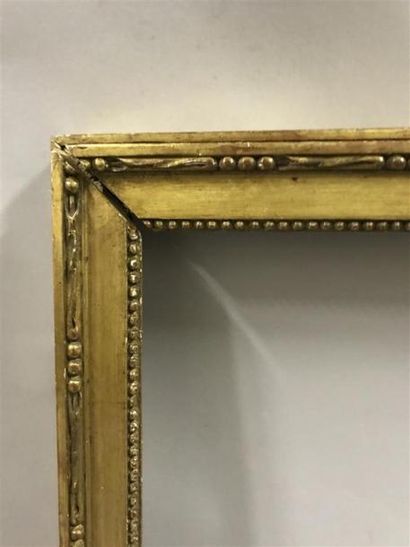 null PAIRE de BAGUETTES dorée de style Louis XVI Accidents. -47,5 x 35,5 cm