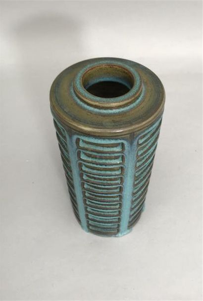 null Wilhelm KAGE (1889-1960) pour Gustavsberg
Vase "Farsta" cylindrique en terre...