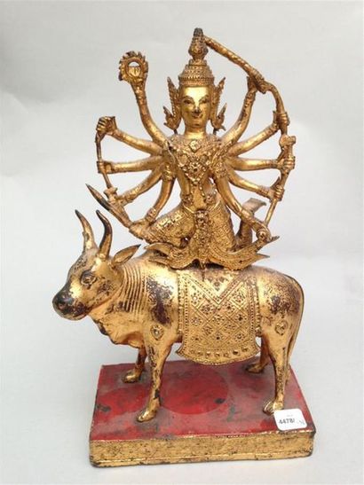 null STATUETTE en bronze doré représentant une divinité représentant Shiva assis...