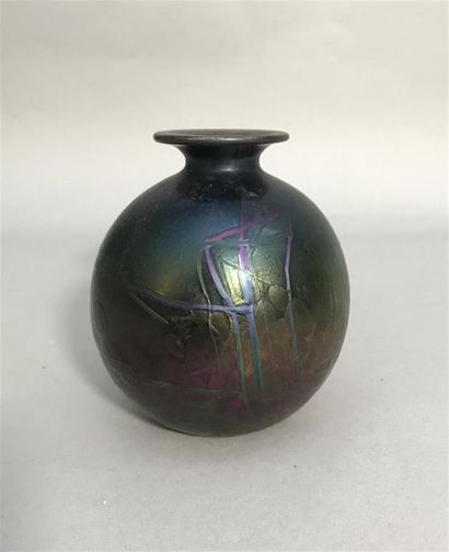 null PHOENIER AU MALTA ? 1922
Vase en verre patiné coloré à l'acide à décor de fleurs...