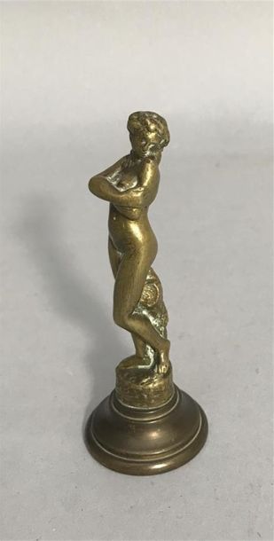 null FEMME nue en bronze, vers 1900
Hauteur : 9,2 cm 
