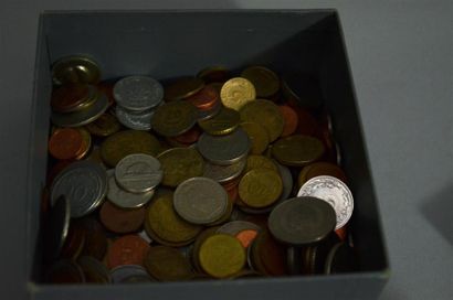 null LOT de pièces de monnaie, dinars et billets de banque dont Danemark, Italie,...