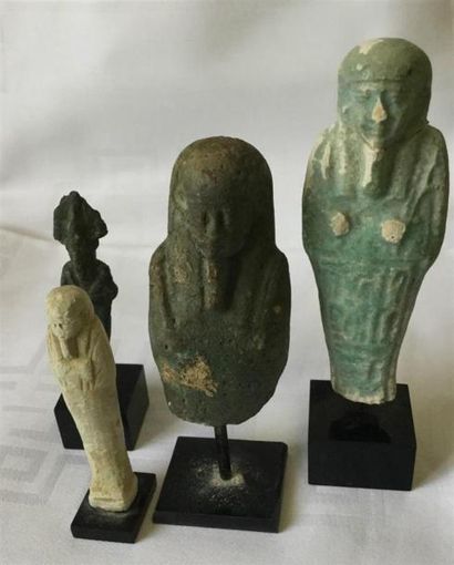 null 4 STATUETTES EGYPTIENNES
Pierre et bronze
Hauteur : 12, 8,5, 8 et 7,5 cm