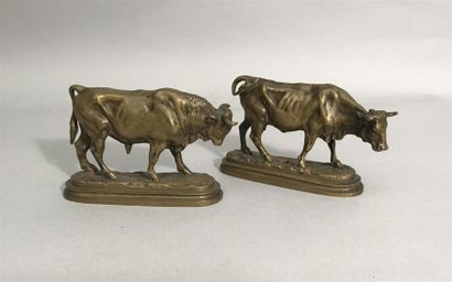 null Paire de BRONZES animaliers : taureau et vache
Hauteur : 8 cm 