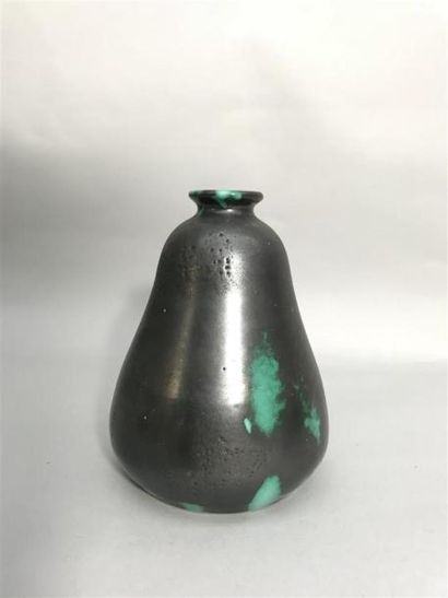 null PRIMAVERA (XX)
Vase double bulbes en terre cuite émaillé noir et vert truquoise...