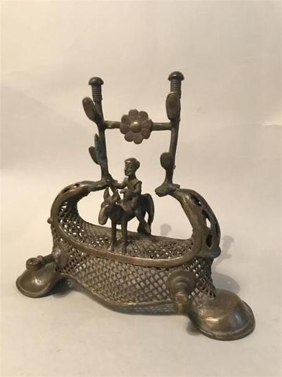 null NECESSAIRE de BUREAU, personnage du Benin en bronze
Hauteur : 23 cm