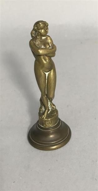 null FEMME nue en bronze, vers 1900
Hauteur : 9,2 cm 