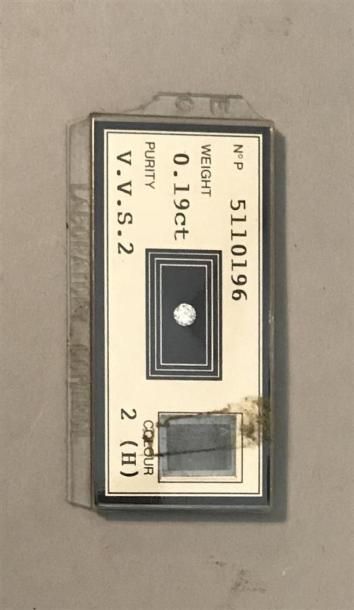 null DIAMANT sous blister, 0.19 ct avec son certificat EGL daté 1985 (H, VVS2).