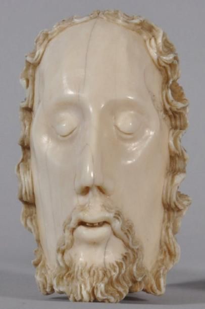 Important GRAIN de rosaire, Mémento Mori, en ivoire sculpté représentant sur une...