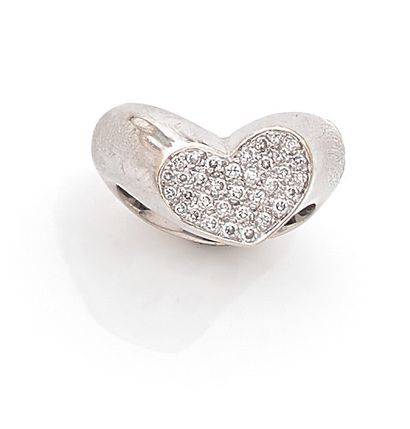 null BAGUE en or gris (750‰) en forme de cœur pavé de petits diamants brillants.

Poids...