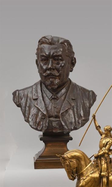null Émile Joseph CARLIER (1849-1927). 
Léon Bataille, Président de la chambre syndicale...