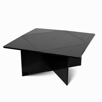 null TABLE de SALLE à MANGER en bois laqué noir, plateau carré à système d'ouverture...