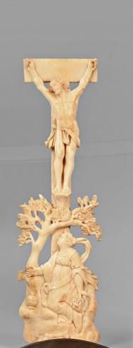 null CALVAIRE figurant Marie Madeleine au pied de la croix, ivoire finement sculpté
Vers...