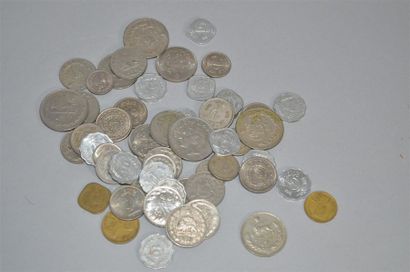  LOT de pièces de monnaie, dinars et billets de banque dont Danemark, Italie, Tu...