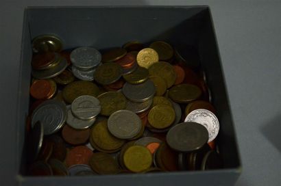 LOT de pièces de monnaie, dinars et billets...