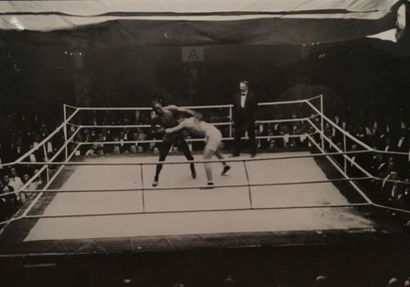 null Trois combats de boxe
- Georges Carpentier contre Joe Jeannette à Luna-Park...