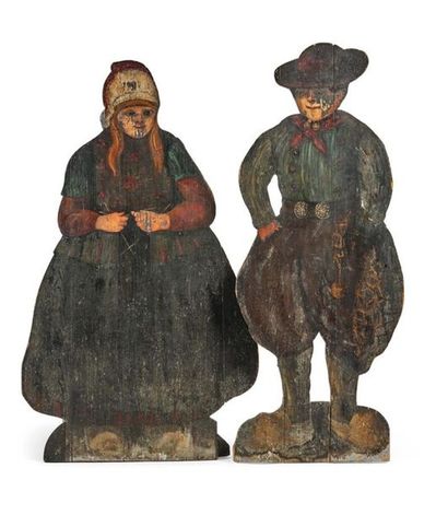 null PAIRE d'ECRANS de CHEMINEE en bois peint d'un couple en habit traditionnel.
Pays-Bas,...