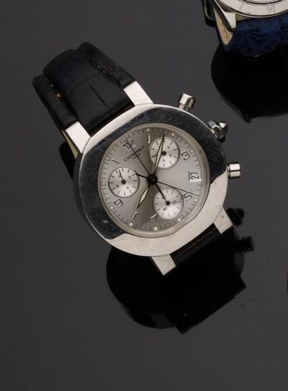 null CHAUMET. Style. Bracelet montre chronographe en acier, lunette ronde, fond noir,...