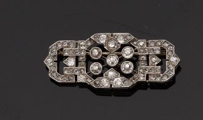 null BROCHE « plaque » en or gris 750MM et platine 900MM recouverte de diamants,...