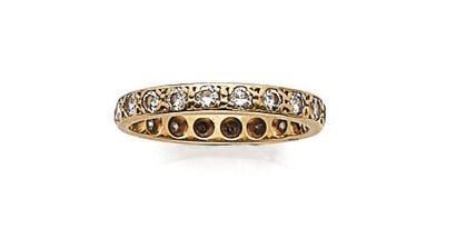 null ALLIANCE en or (750) sertie de petits diamants taille brillant.
Poids brut:2.7...