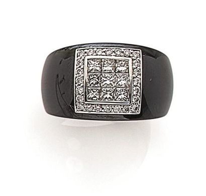 null BAGUE en céramique ornée d'un pavage de diamant taille brillant et princesse
TDD :...