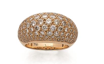 null BAGUE dôme en or (750) ornée d'un pavage de diamants taille brillant.
Poids...