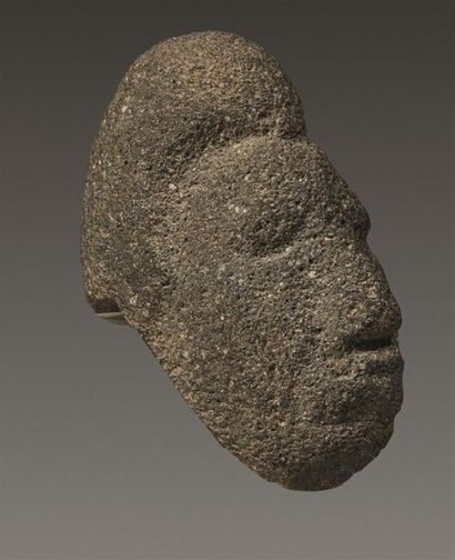 null HACHE ANTHROPOMORPHE
Pierre volcanique grise.
Culture Veracruz, Mexique 450...