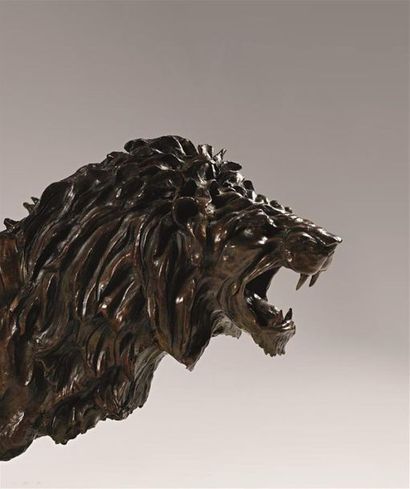 null José Maria DAVID (1944-2015)
Lion en chasse
Epreuve en bronze à patine brune....