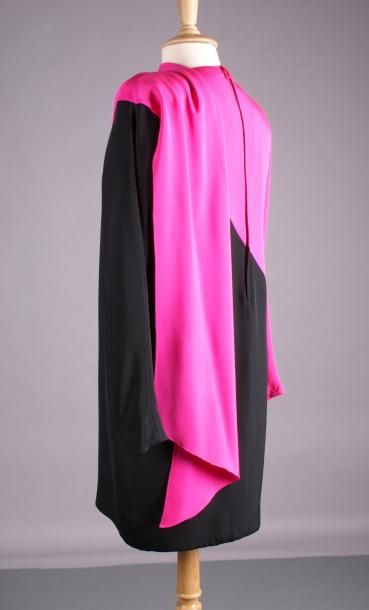 Pierre CARDIN Haute Couture ROBE tunique en crêpe de soie fuchsia et noir à effet...