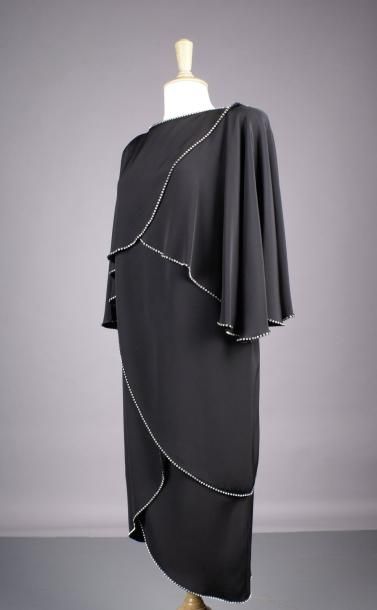Pierre CARDIN Haute Couture ROBE noire à volants brodée de strass.