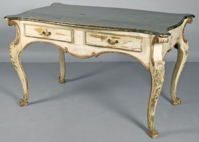 null TABLE-CONSOLE galbée en bois sculpté, laqué blanc et rechampi du XVIIIe siècle,...