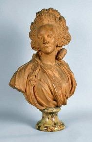 ÉCOLE FRANÇAISE Portrait de femme en buste. Terre cuite. Fin du XVIIIe - début du...