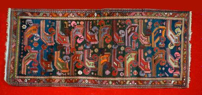 null Original tapis KARABAGH (Caucase) début XX siècle à décor de poignards, animaux...