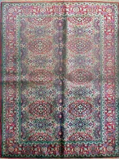 null Original tapis GHOUM en soie (Iran) époque du SHAH à décor de semis de palmettes...