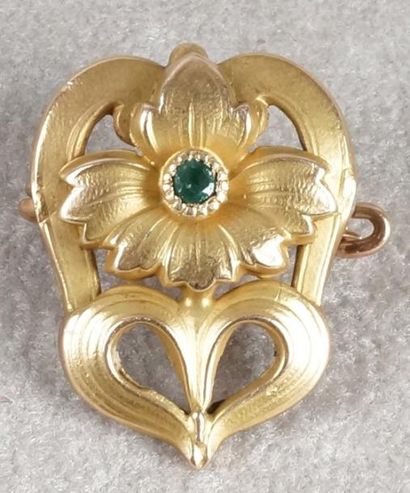 null BROCHE FLEUR en or jaune sertie d'une petite émeraude. Poids: 1,9 g - Haut.:...