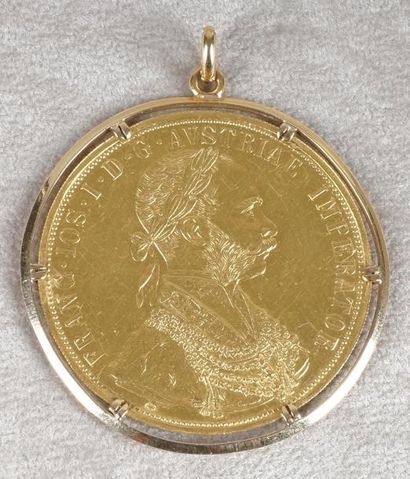 null PIÈCE AUTRICHIENNE en or de 4 ducats année 1915, montée en pendentif. Bon état....
