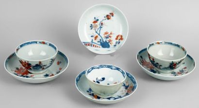 CHINE, XVIIIe siècle, Imari TROIS SORBETS ET QUATRE SOUS-TASSES en porcelaine à décor...