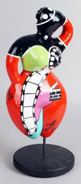 DÉESSE, née en 1954 BAIGNEUSE HEART FESTIVAL Sculpture en résine peinte, signée et...