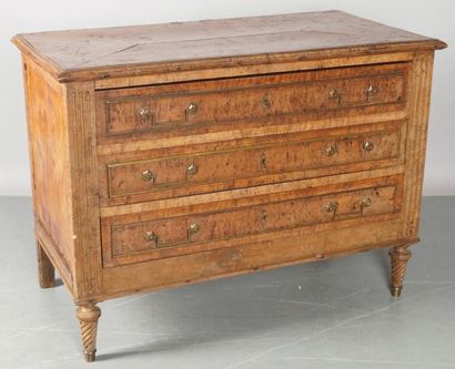 null COMMODE en noyer, ronce de noyer et filet de laiton d'époque Louis XVI ouvrant...