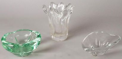 DAUM France PETIT VASE en cristal (Haut.: 11,5 cm); COUPELLE à bord lobé en cristal...